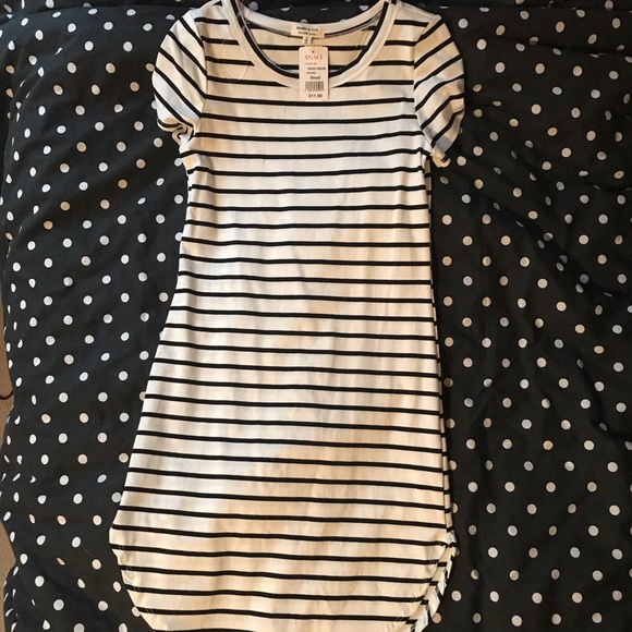a'gaci Dresses & Skirts - 💓 (BOGO) NWT B&W Stripe T-Shirt Dress